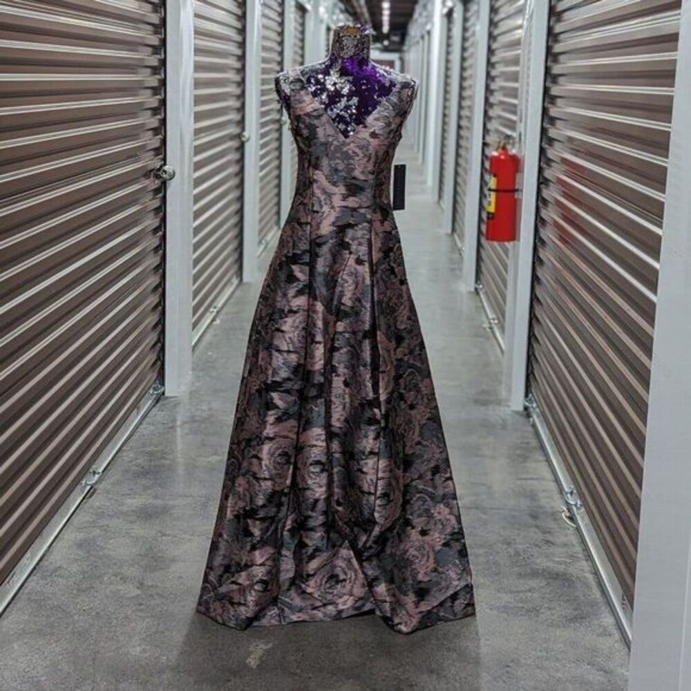 Gothic Dark Romance Jacquard Ball Gown Formal Prom Dress NWT Aidan Mattox‎ 0